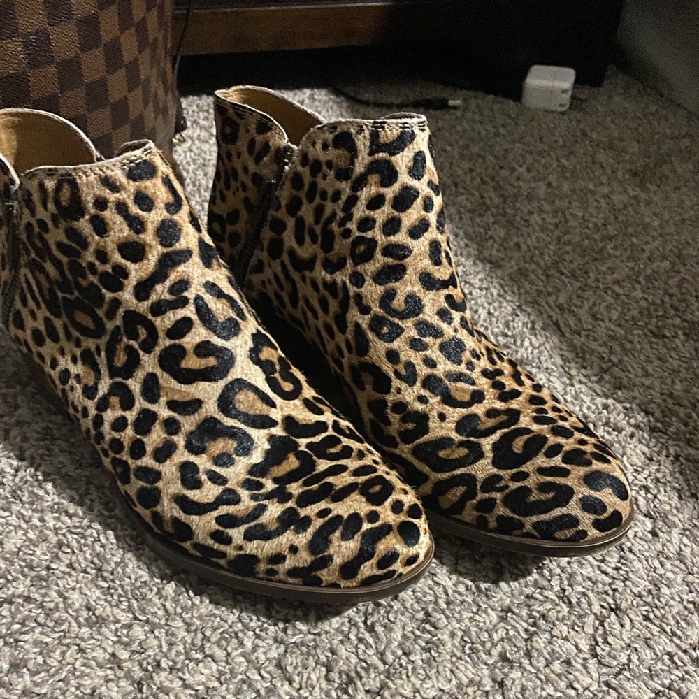 Sz 9 leopard hair booties